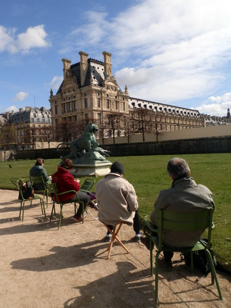 Carnet d'art du patrimoine parisien (groupe d'lves dessinant au Jardin des Tuileries)